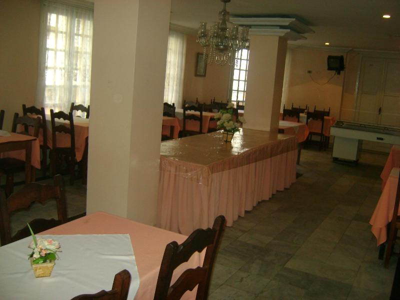 Reinales Plaza Hotel - image 16