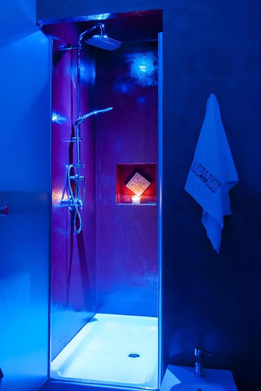 Deluxe Double Room with Balcony image 3