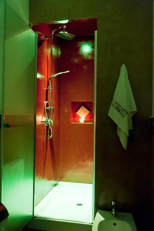Deluxe Double Room with Balcony image 2
