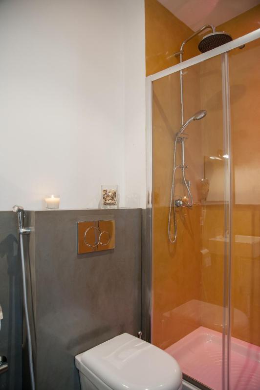 Standard Double Room image 4