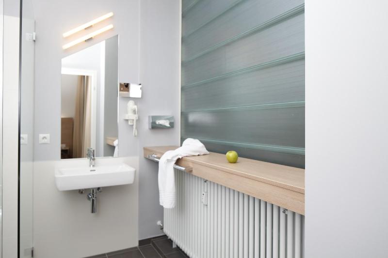 Double Room image 1