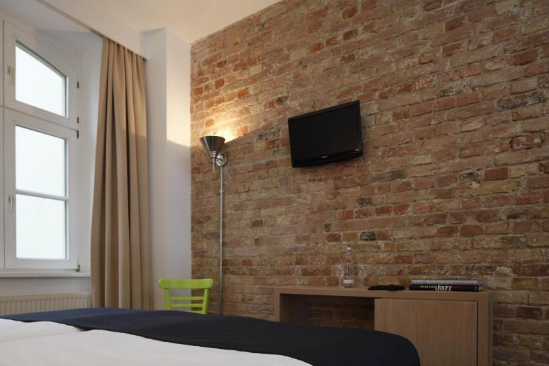 Double Room image 4