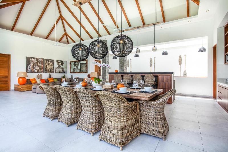 Canggu 400m to Beach Escape 4br Designer villa - image 7