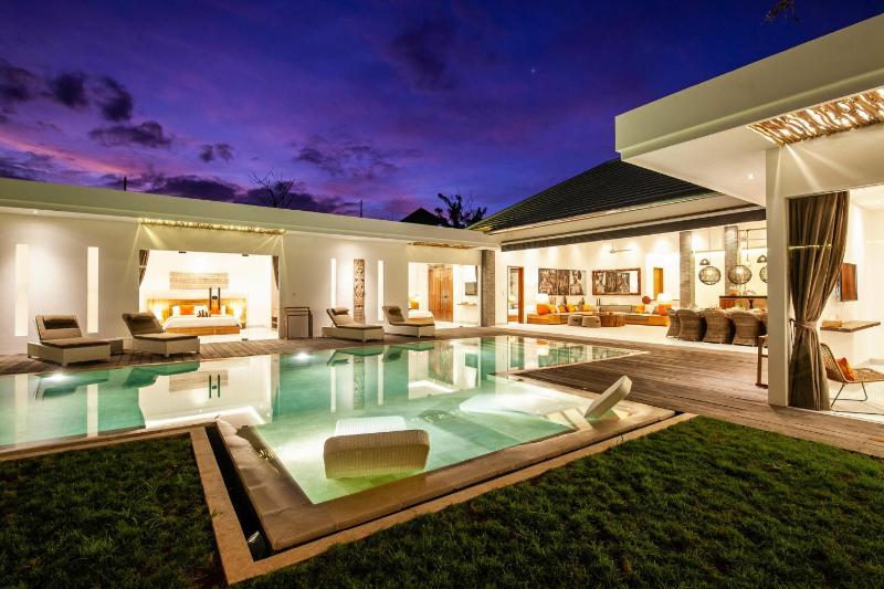 Canggu 400m to Beach Escape 4br Designer villa - image 21