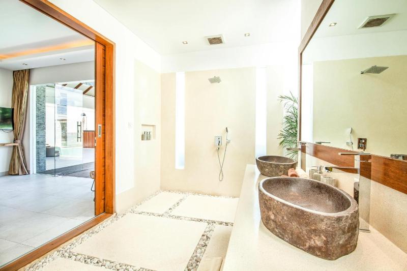 Canggu 400m to Beach Escape 4br Designer villa - image 31