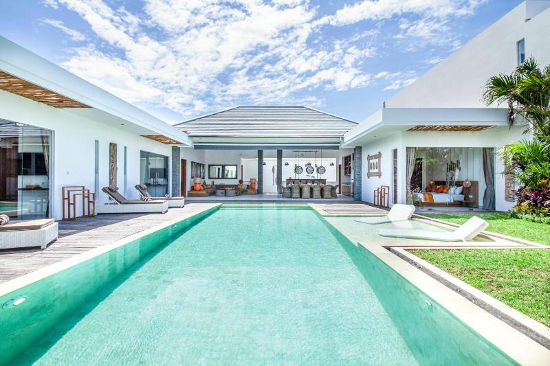 Canggu 400m to Beach Escape 4br Designer villa - image 45