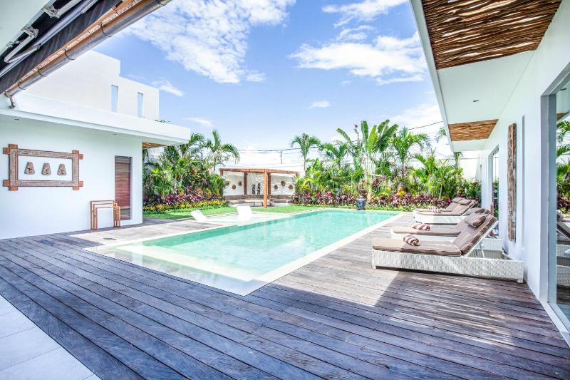 Canggu 400m to Beach Escape 4br Designer villa - image 29