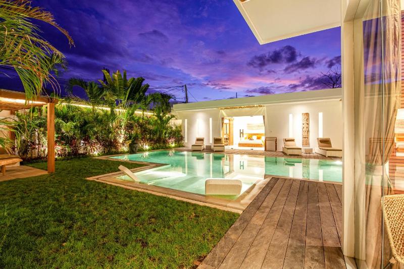 Canggu 400m to Beach Escape 4br Designer villa - image 2