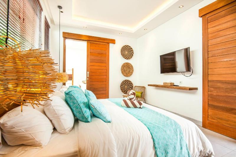 Canggu 400m to Beach Escape 4br Designer villa - image 16
