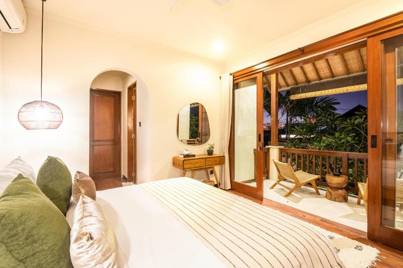 Luxury 4BR Haven 3min to Canggu's Beach Elegance - image 33