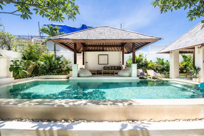 Luxury 4BR Haven 3min to Canggu's Beach Elegance - image 11