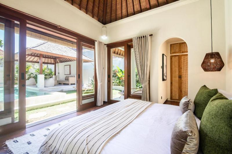 Luxury 4BR Haven 3min to Canggu's Beach Elegance - image 31
