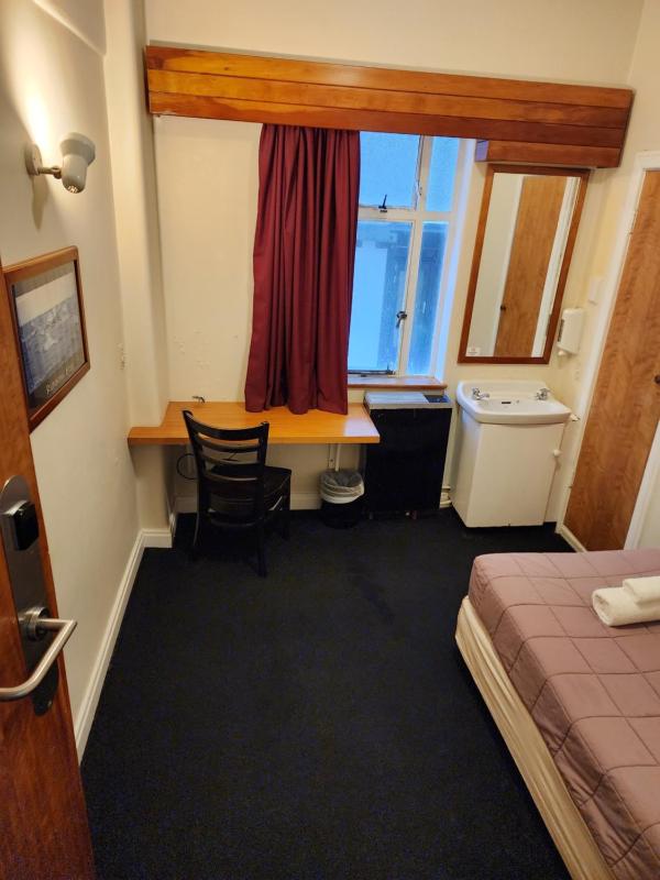 Hotel Waterloo & Backpackers - image 12