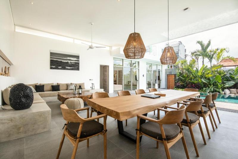 Chic 4BR Villa Canggu Hub 800m to Beach Bliss - image 17