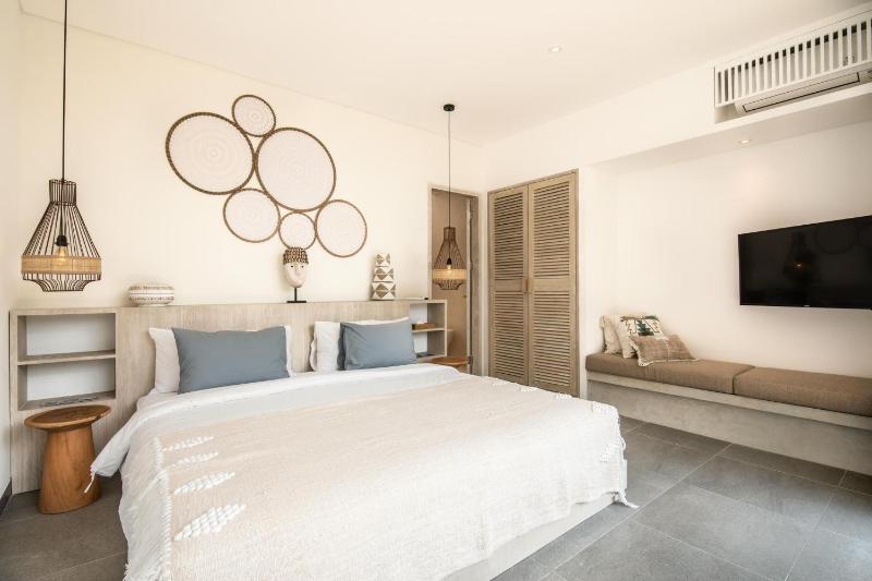 Chic 4BR Villa Canggu Hub 800m to Beach Bliss - image 32