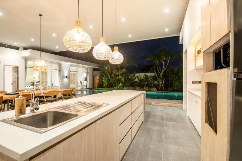 Chic 4BR Villa Canggu Hub 800m to Beach Bliss - image 39