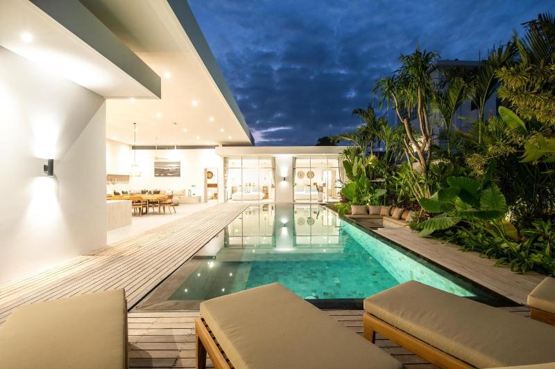 Chic 4BR Villa Canggu Hub 800m to Beach Bliss - image 19