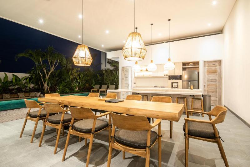 Chic 4BR Villa Canggu Hub 800m to Beach Bliss - image 36
