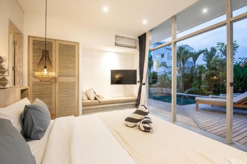Chic 4BR Villa Canggu Hub 800m to Beach Bliss - image 31