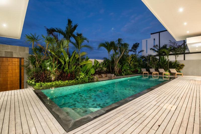 Chic 4BR Villa Canggu Hub 800m to Beach Bliss - image 15