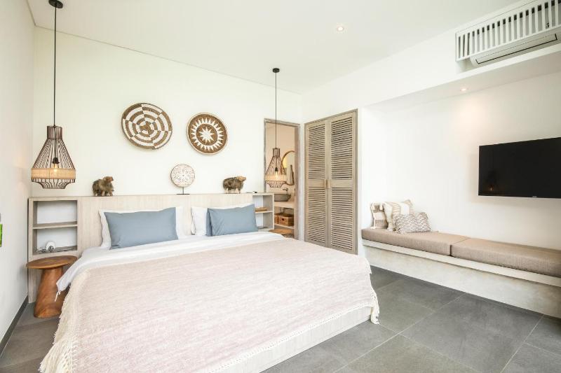 Chic 4BR Villa Canggu Hub 800m to Beach Bliss - image 27