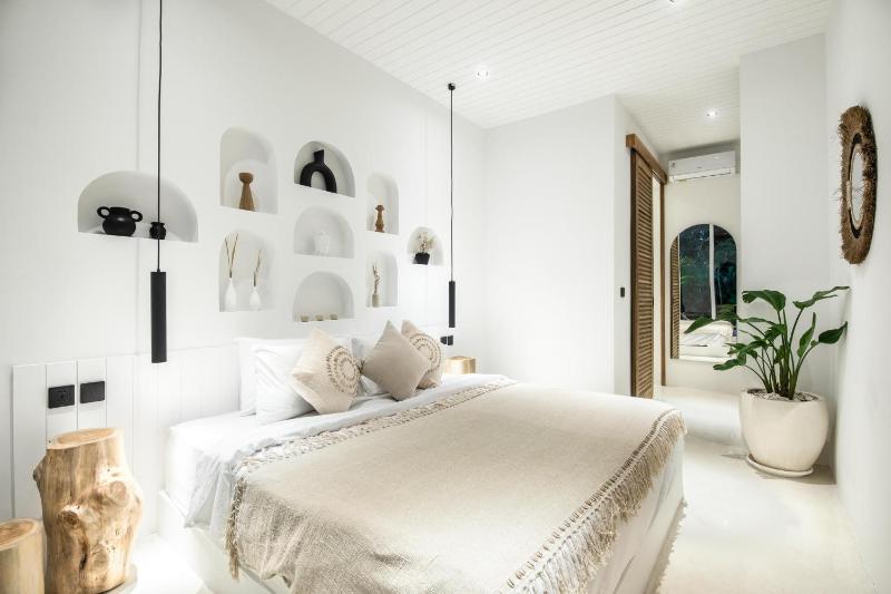 Sleek 2BR Villa 4min to Bingin's Beachfront - image 7