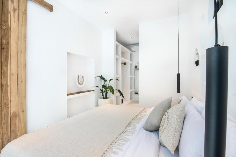 Sleek 2BR Villa 4min to Bingin's Beachfront - image 6