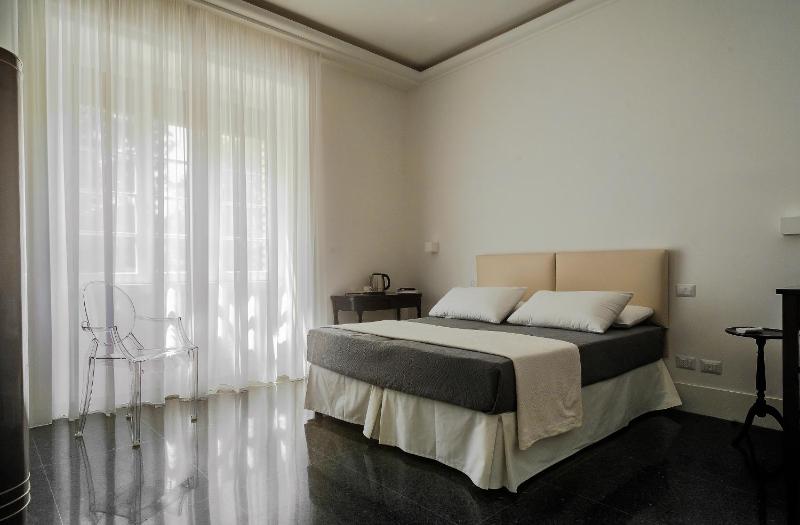 Double or Twin Room with Private Bathroom image 1