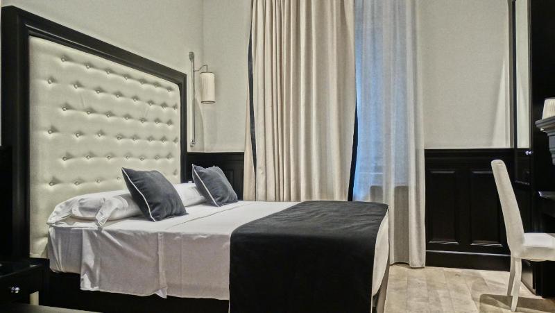 Queen Suite image 4