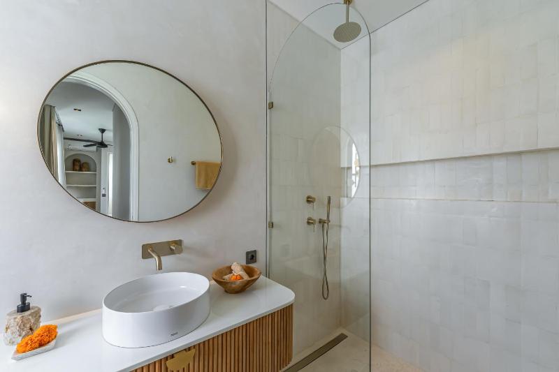 Sanctum House - Exquisite 3BR Tropical Villa in Perfect Location - image 4