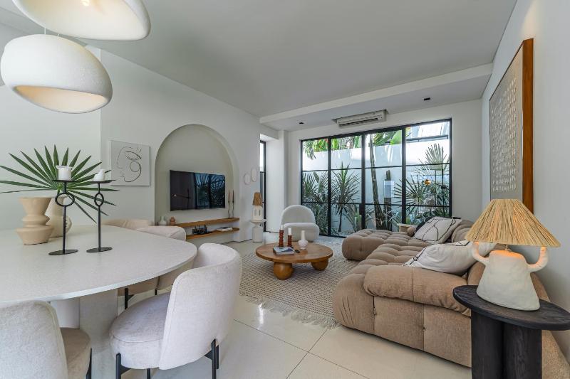 Sanctum House - Exquisite 3BR Tropical Villa in Perfect Location - image 46
