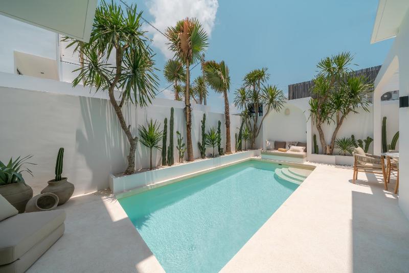 Sanctum House - Exquisite 3BR Tropical Villa in Perfect Location - image 7