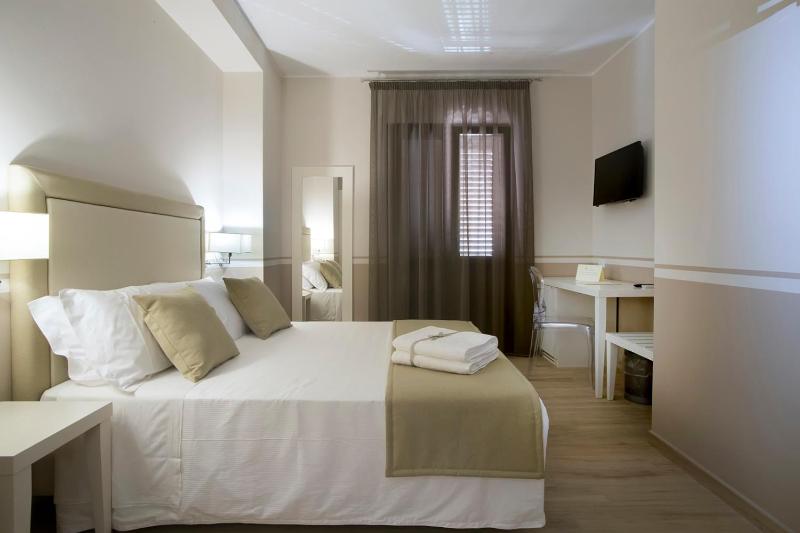 Double Room with Private Bathroom image 1