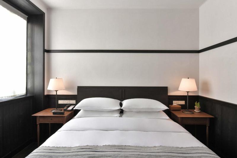 Gulangyu HUMBLE HALL Resort Hotel - Century-Old Historic Building & Banyan Courtyard - Near Sunlight Rock - Free Handmade Afternoon Tea & Breakfast - Pier Luggage Service - Free Island Walking guide & Hidden Route Guide - Paid English Tour Guide Service - image 3