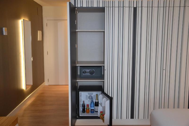 Junior Suite with Sea View image 3