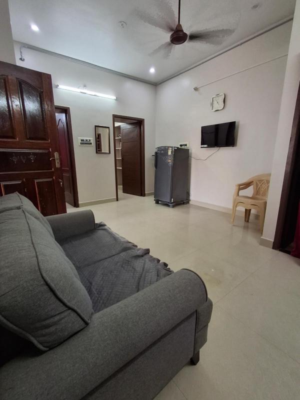 Saravana HomeStay - image 14