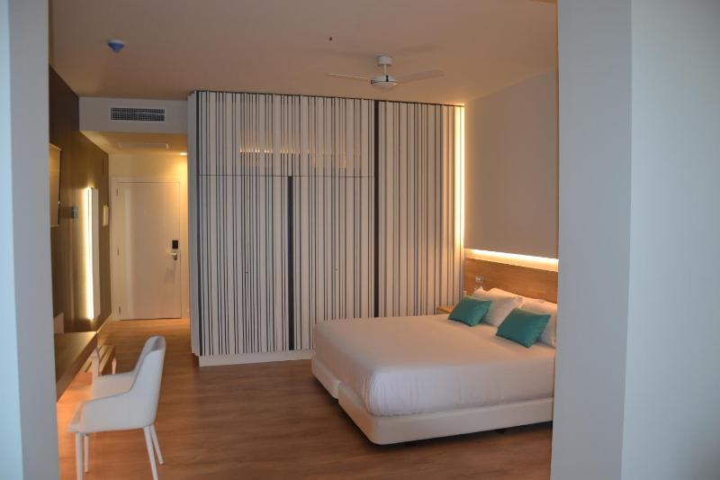 Junior Suite with Sea View image 1