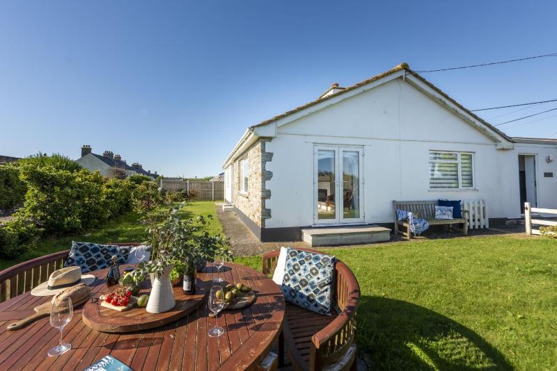 Sennen Sands- Free Parking - Free WiFi - Self Check In - Close to Beach - Pets Welcome - image 27