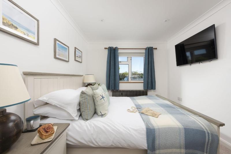 Sennen Sands- Free Parking - Free WiFi - Self Check In - Close to Beach - Pets Welcome - image 18