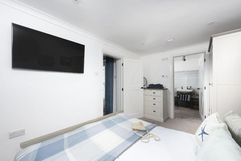 Sennen Sands- Free Parking - Free WiFi - Self Check In - Close to Beach - Pets Welcome - image 39