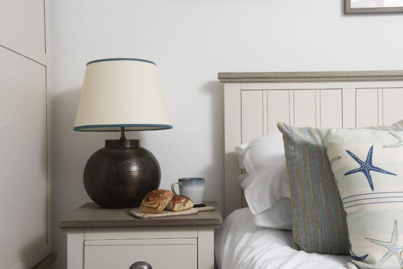 Sennen Sands- Free Parking - Free WiFi - Self Check In - Close to Beach - Pets Welcome - image 17