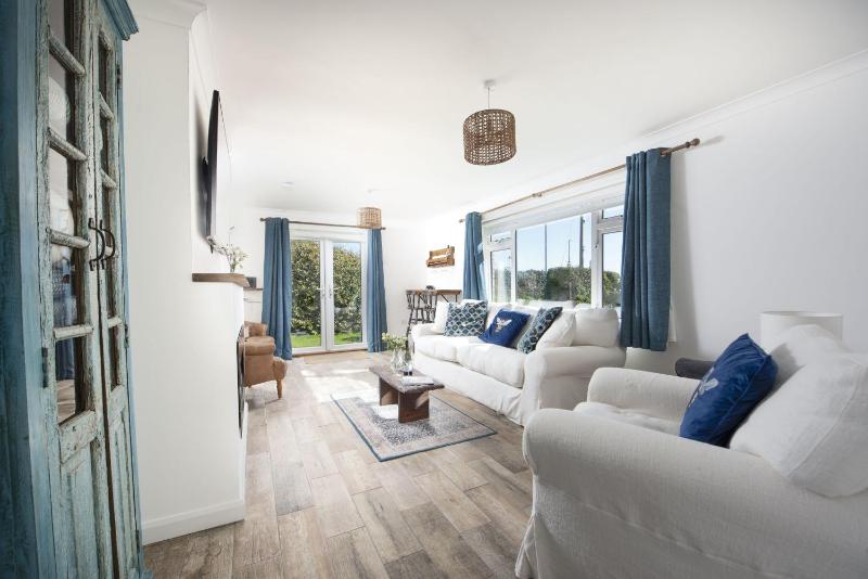 Sennen Sands- Free Parking - Free WiFi - Self Check In - Close to Beach - Pets Welcome - image 10
