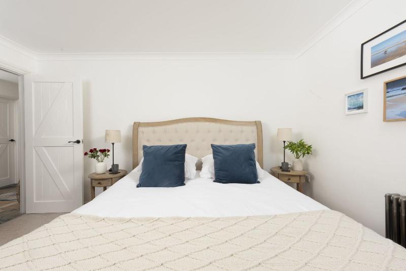 Sennen Sands- Free Parking - Free WiFi - Self Check In - Close to Beach - Pets Welcome - image 21