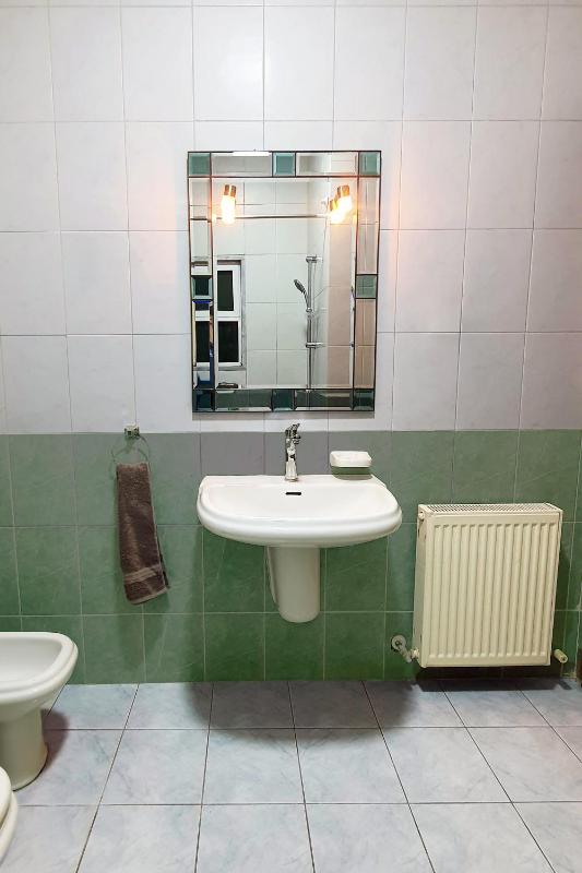 Fully Equipped 3BR Apt in Family-Friendly Building - image 10