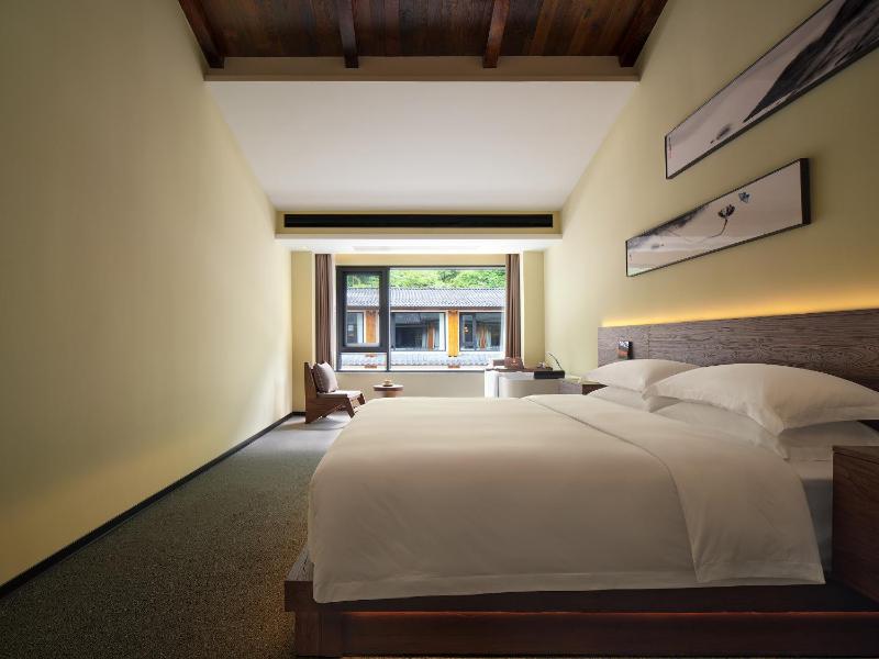Zhangjiajie ZEN Retreat-FairyLand & Free one way pick up serviceFree Shuttle to East Gate of Forest ParkSecret Hiking RouteRiver TracingMini Forest ParkAffordable LuxuryToursim Service 莫问禅意 - image 29