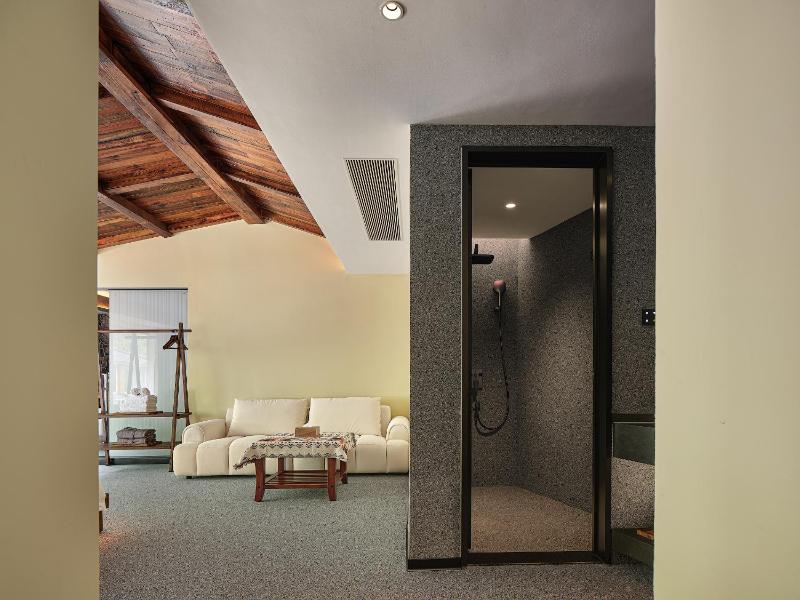 Zhangjiajie ZEN Retreat-FairyLand & Free one way pick up serviceFree Shuttle to East Gate of Forest ParkSecret Hiking RouteRiver TracingMini Forest ParkAffordable LuxuryToursim Service 莫问禅意 - image 7