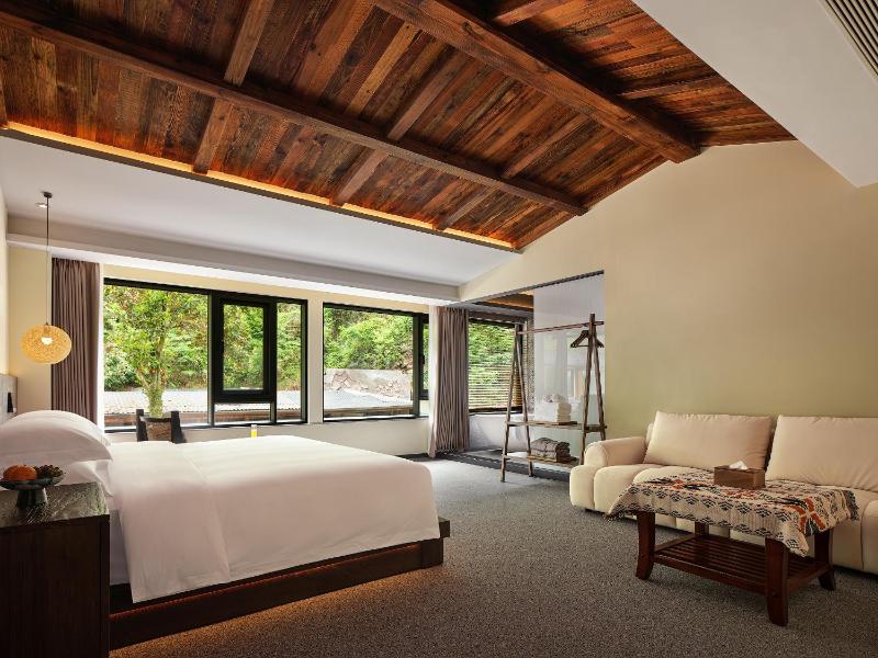 Zhangjiajie ZEN Retreat-FairyLand & Free one way pick up serviceFree Shuttle to East Gate of Forest ParkSecret Hiking RouteRiver TracingMini Forest ParkAffordable LuxuryToursim Service 莫问禅意 - image 5