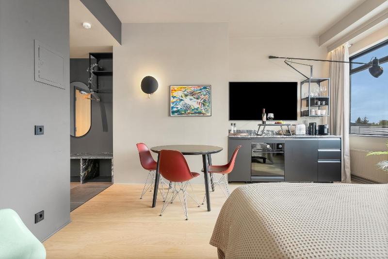 Arctic Comfort Hotel - image 2