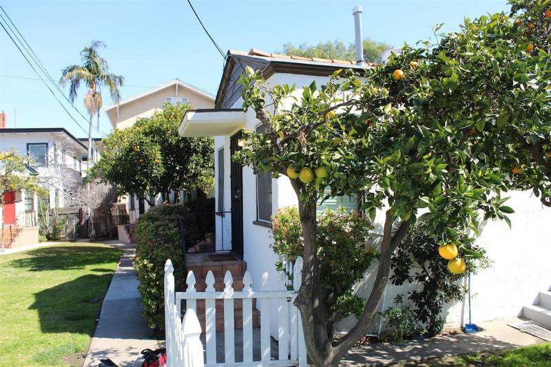 Sweet n Cozy Cottage near Little Italy & Gaslamp - image 8