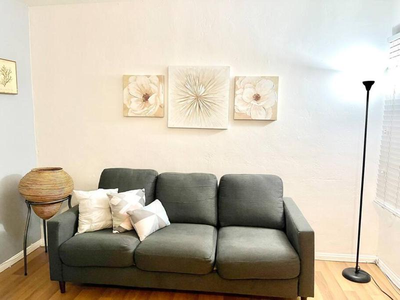 Cozy Urban Cottage - image 8